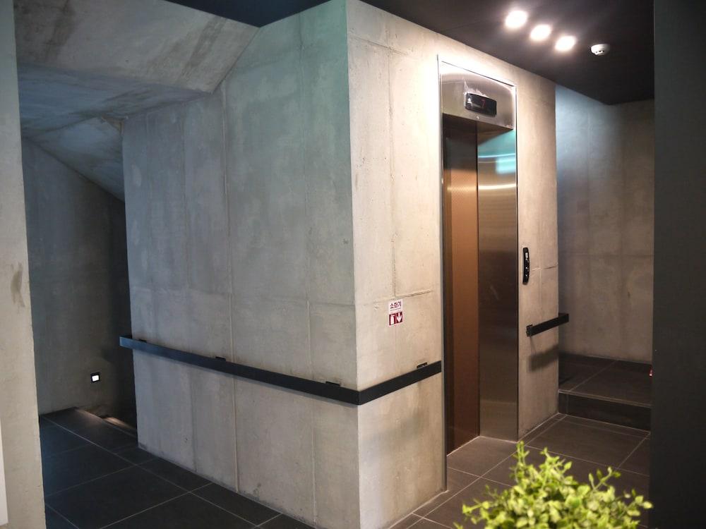 Hostel Cleo Seoul Hongdae Exteriör bild